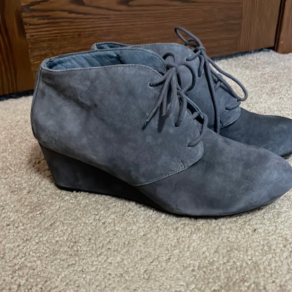Vionic Gray Suede Women’s Booties